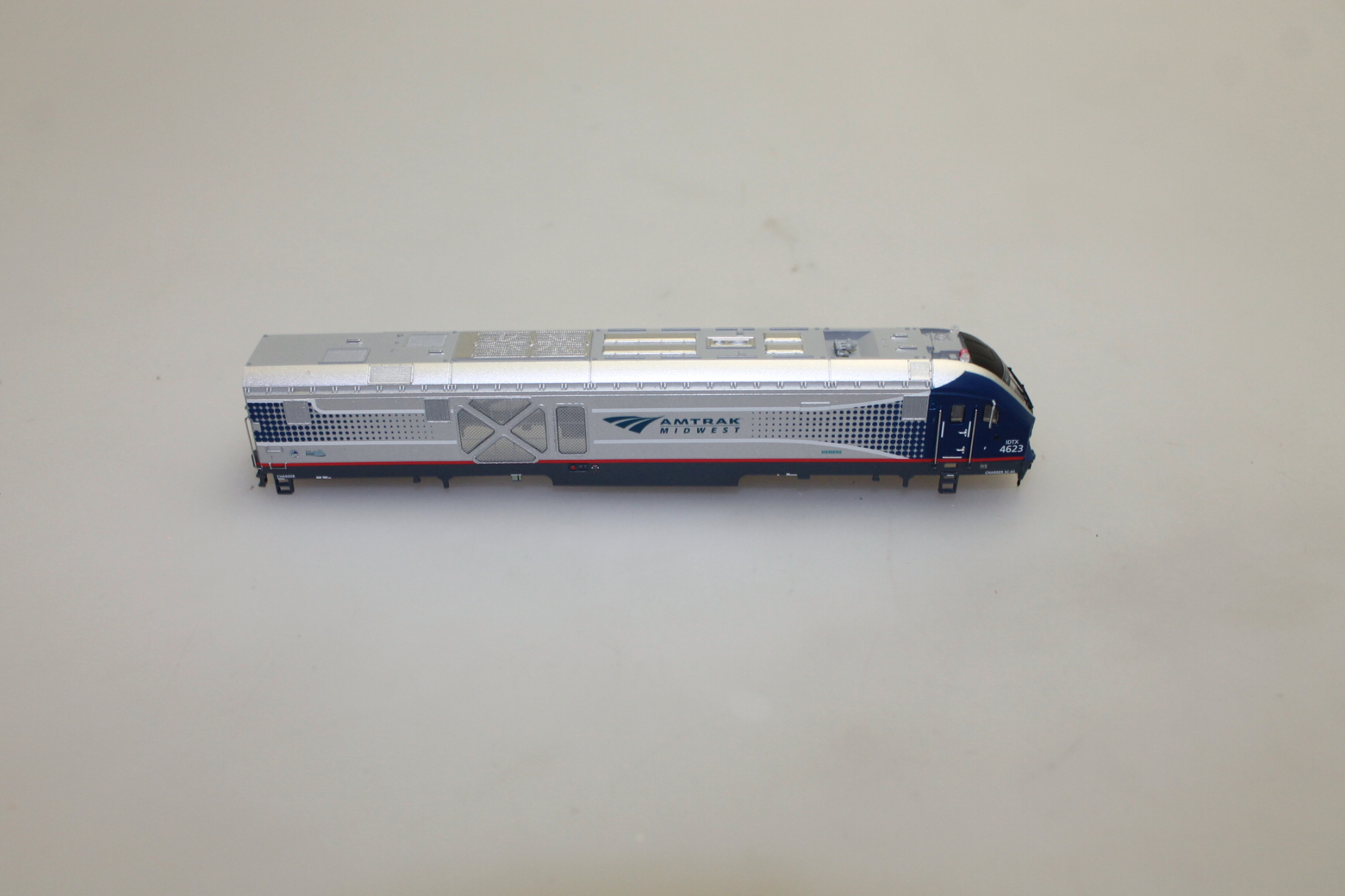 (image for) Loco Shell Amtrak Midwest #4623 (N Scale SC-44)